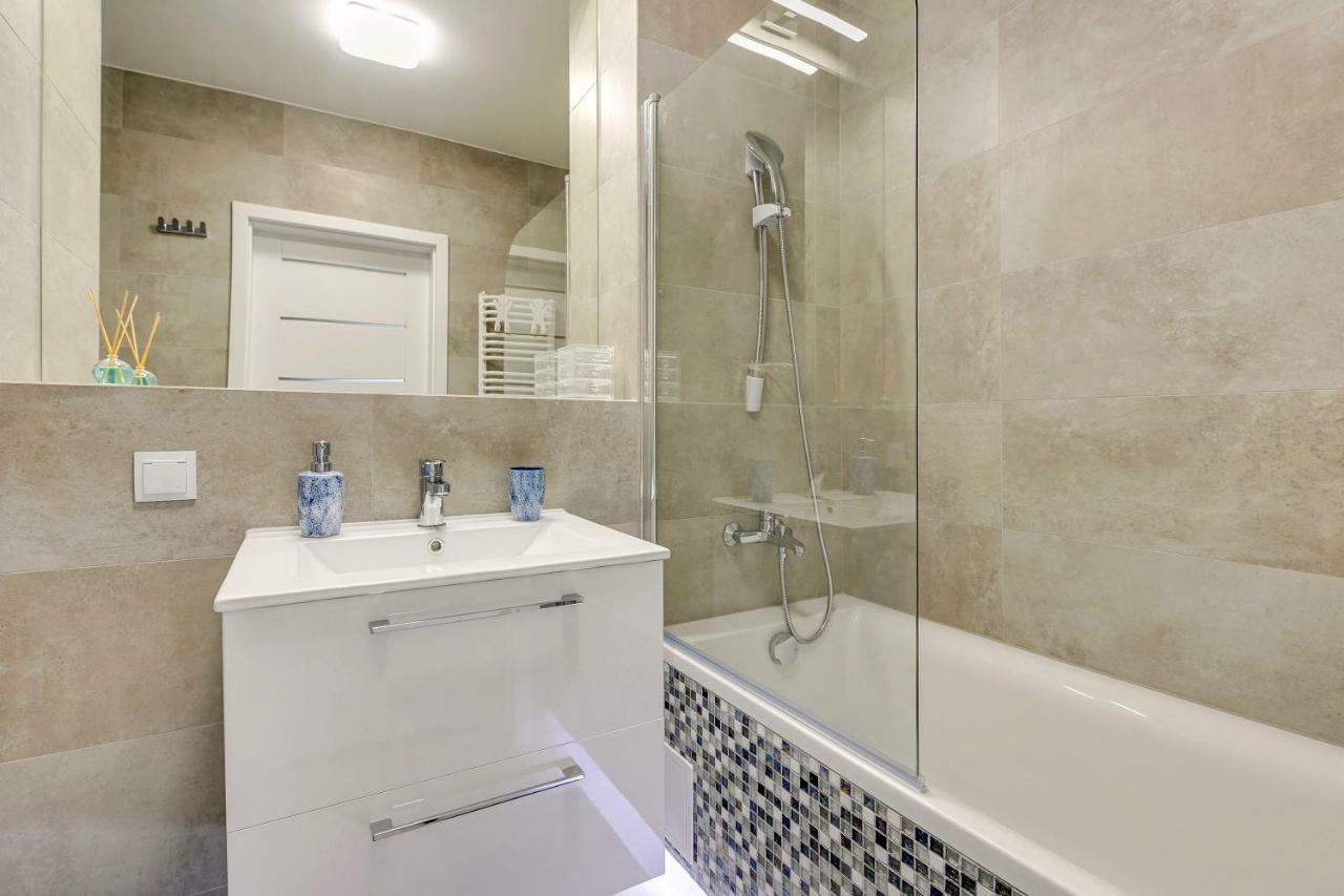Via Apartments Deluxe กดัญสก์ ภายนอก รูปภาพ